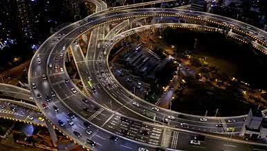 上海南浦大桥夜景灯光环形车流航拍视频的预览图